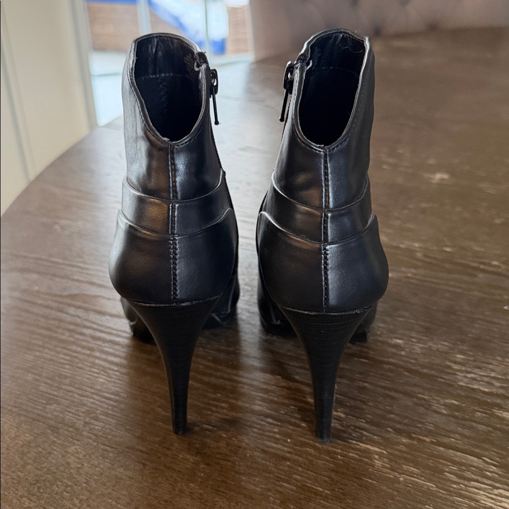 Nine West Black Ankle Boots - Picture 2 of 6